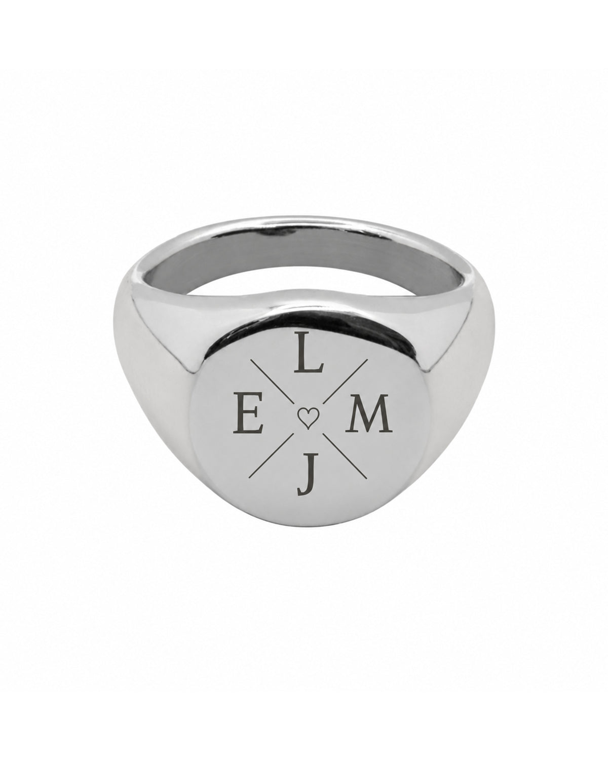 Coin Ring Silber mit digitalem Gravurbeispiel Vier Initialen und Herz, freigestellt auf Weiß ohne Bodenschatten
