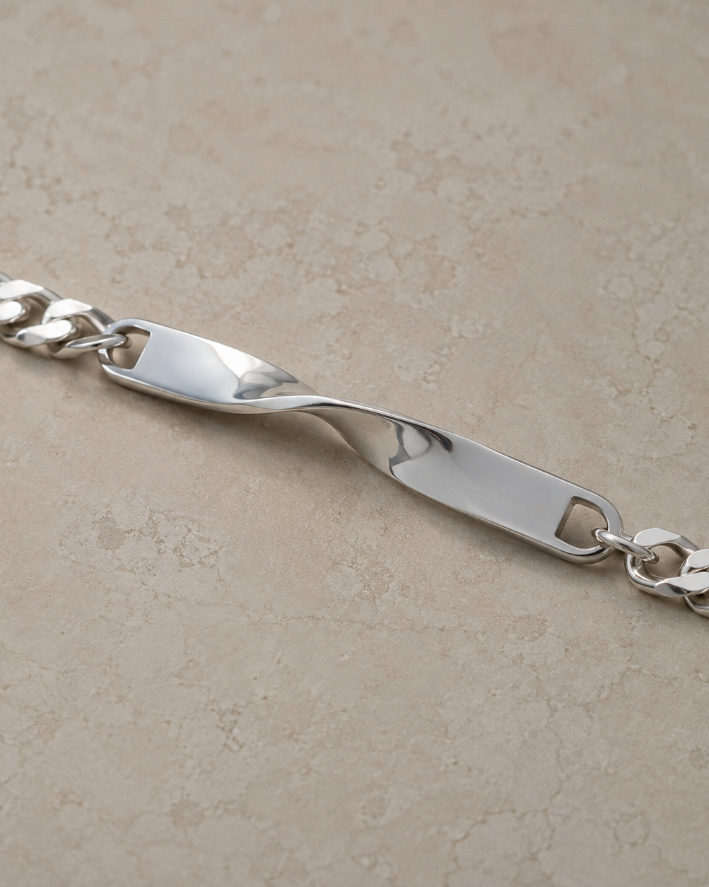 Gedrehte Edelstahlplatte und Panzerkette des Twist Armbands in Silber all-groups