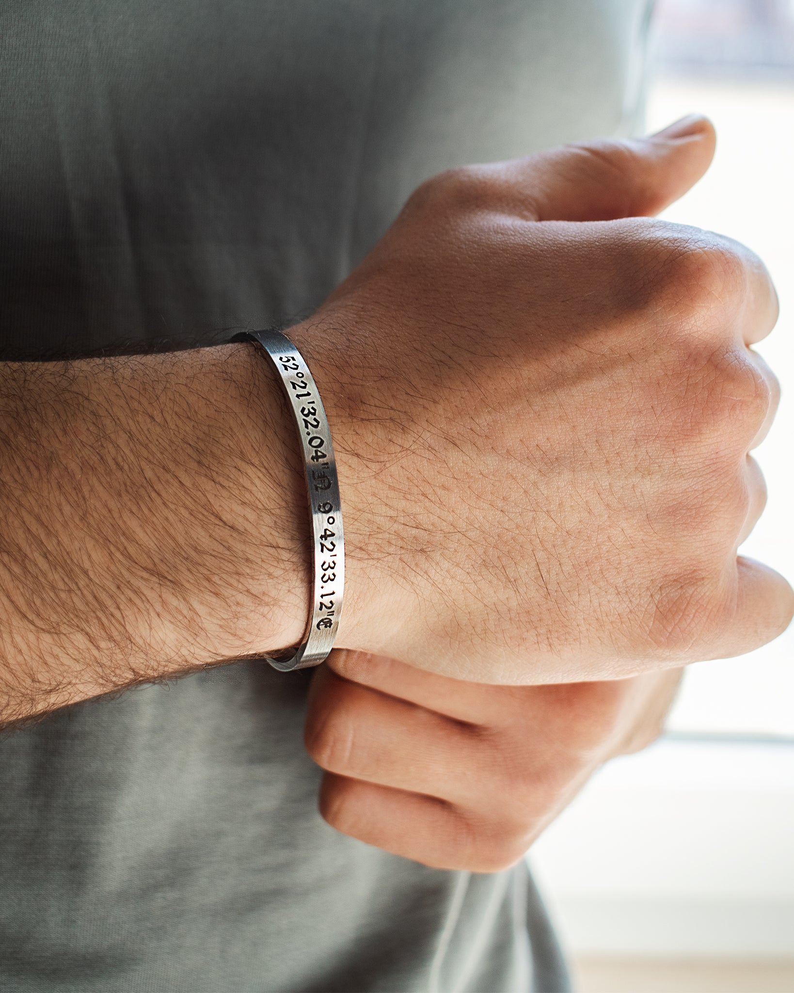 Personalisierter Armreif mit Gravur - Armbänder - CARDORI