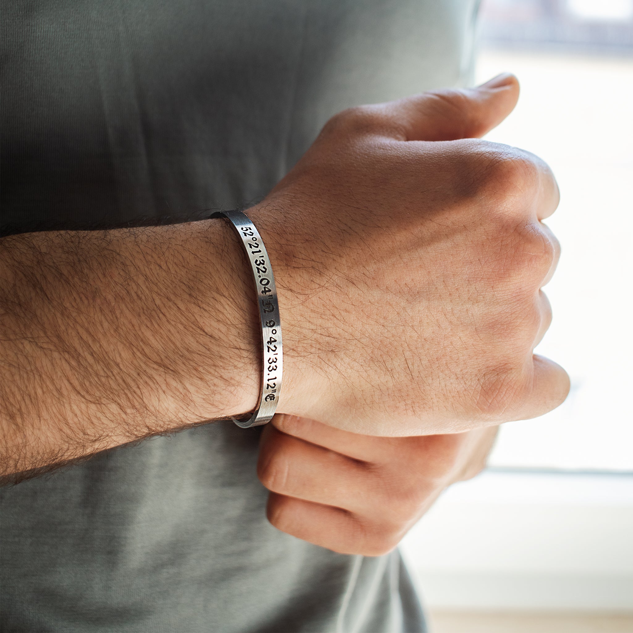 Personalisierter Armreif mit Gravur - Armbänder - CARDORI