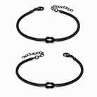 Knot Armband-Set Schwarz und Schwarz auf weißem Hintergrund