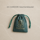 Grüner CARDORI-Samtbeutel als Geschenkverpackung für den Schlüsselanhänger. | all-groups