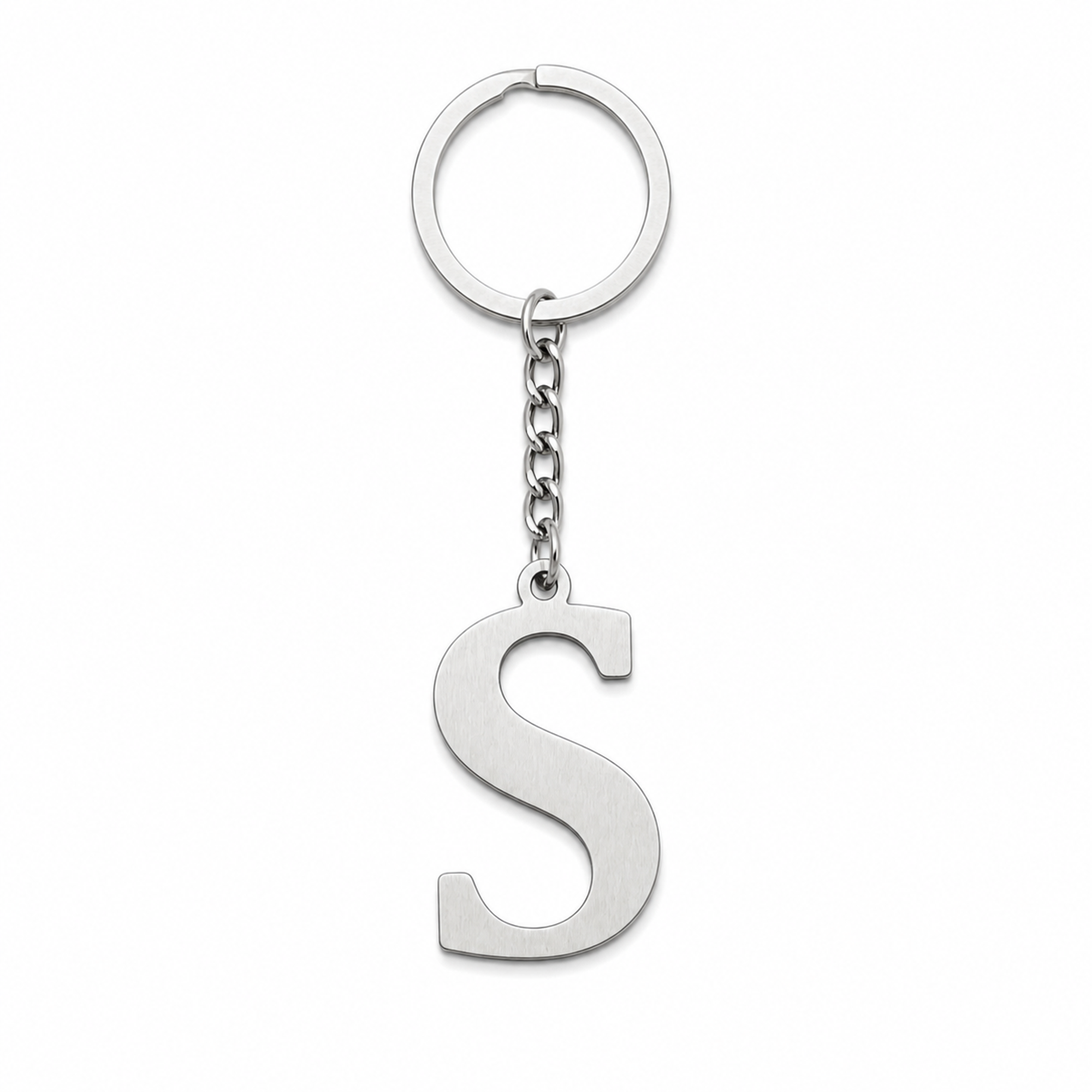 Silberfarbener Initial-S-Schlüsselanhänger aus Edelstahl, frontal auf weißem Studiohintergrund.