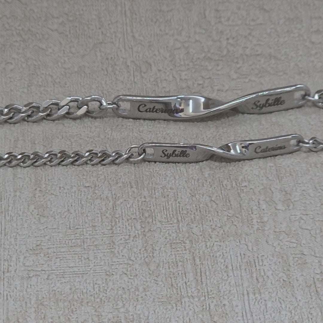Twist Armbänder in Silber und Gold mit Namensgravuren, kleine und große Ausführung all-groups